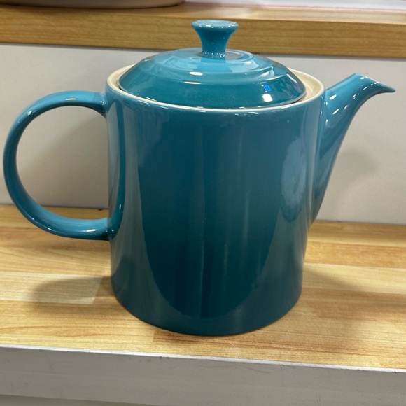 Le Creuset grand Caribbean Blue Ceramic Teapot 1.3qt new - Picture 2 of 7